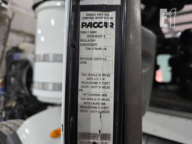 2017-peterbilt-367-image-32