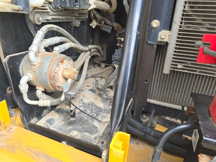 2014-deere-160g-lc-image-55