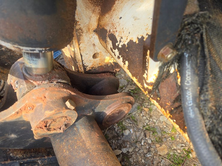 2010-bobcat-t650-image-76