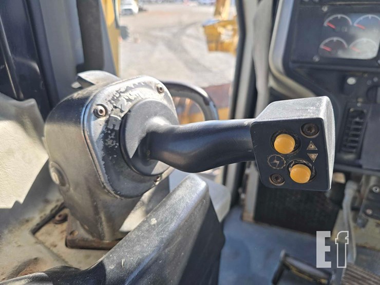 2006-caterpillar-d6r-xl-iii-image-16