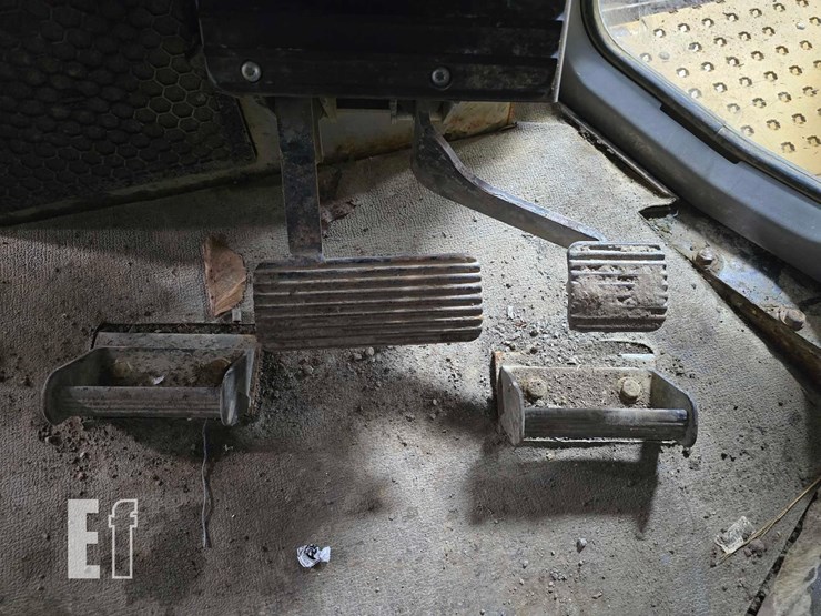 2011-caterpillar-d6t-xw-image-15