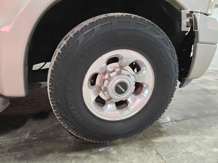 2005-ford-excursion-image-23