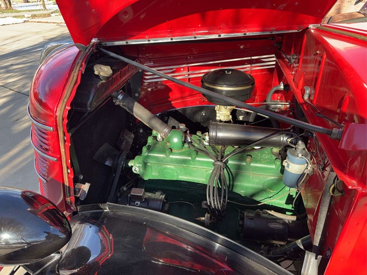 1937-international-d2-panel-truck-image-58