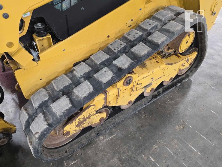 2023-caterpillar-259d3-image-30