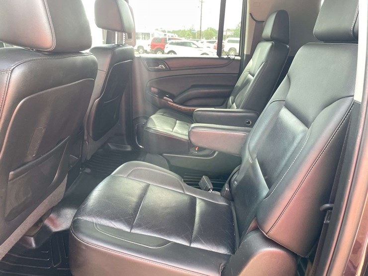 2015-chevrolet-suburban-image-14