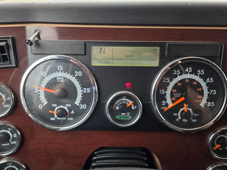 2017-western-star-5700xe-image-67