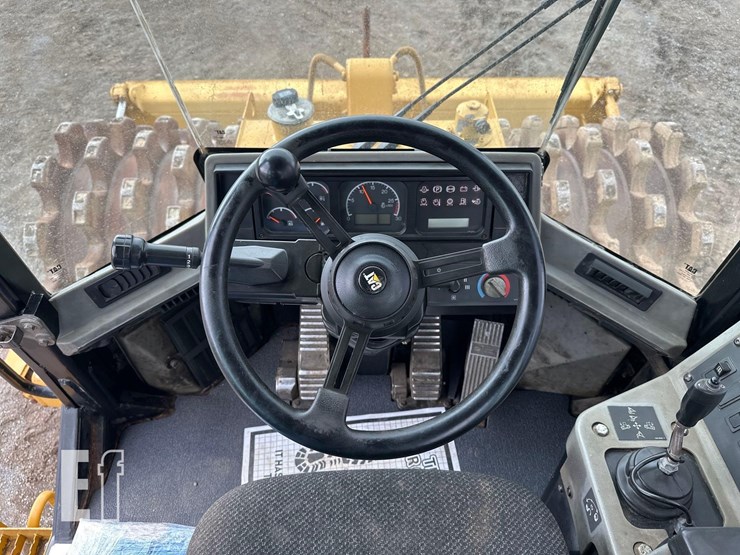 2015-caterpillar-815f-2-image-15
