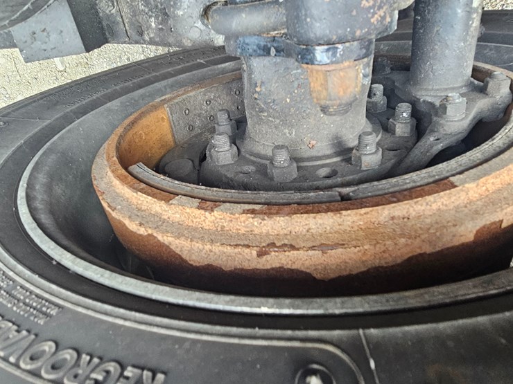 2012-peterbilt-384-image-105