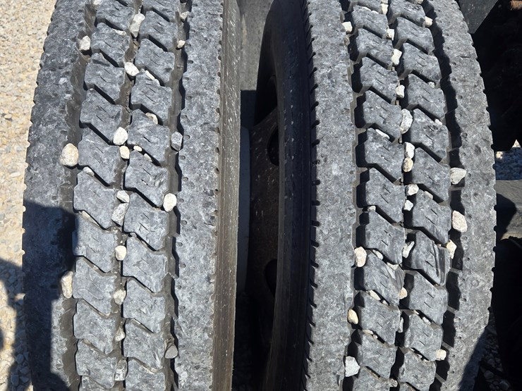 2006-freightliner-columbia-120-image-75