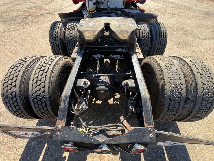 2012-peterbilt-386-image-21