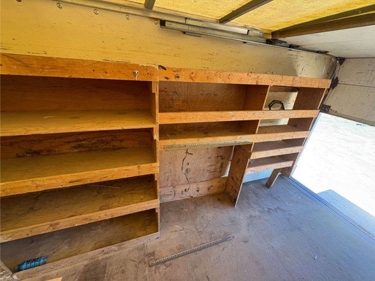 2011-ford-e350-image-24