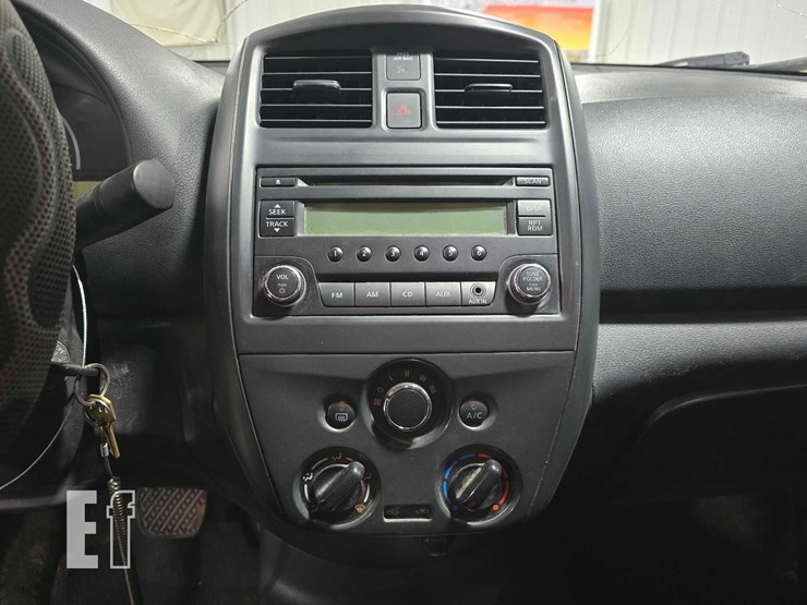 2015-nissan-versa-image-14