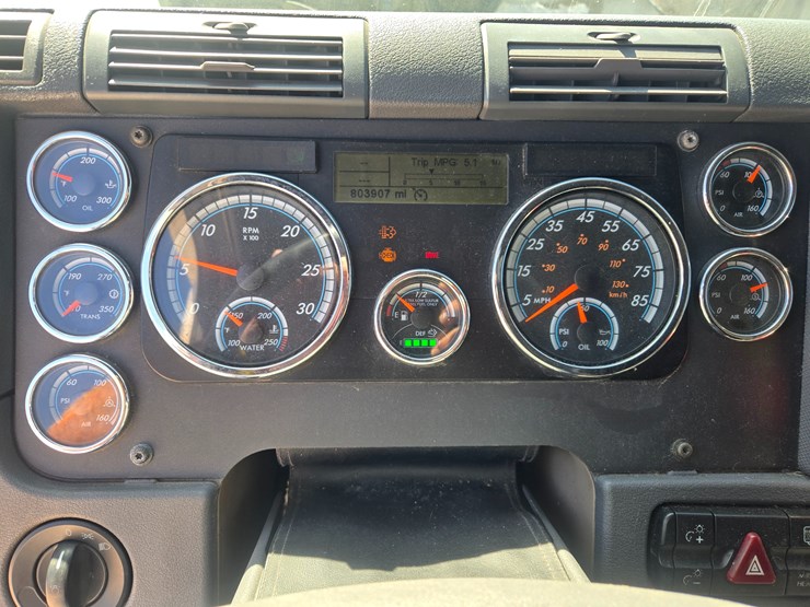 2014-freightliner-cascadia-125-image-67