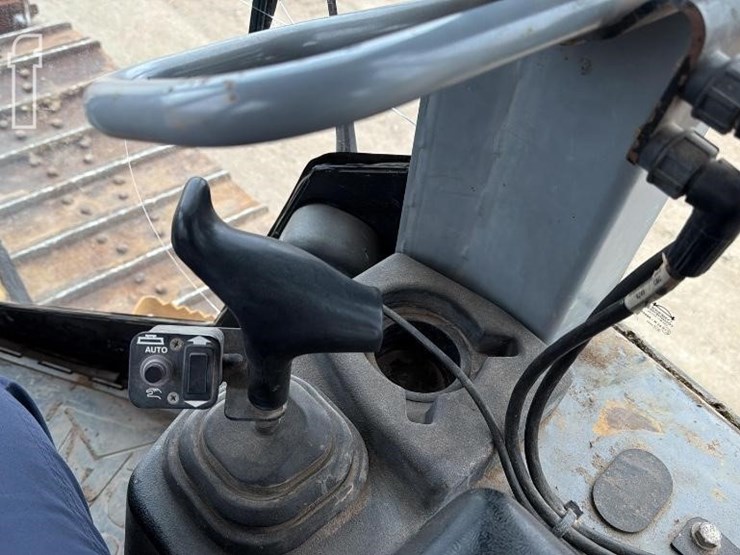 2005-caterpillar-d5g-lgp-image-9