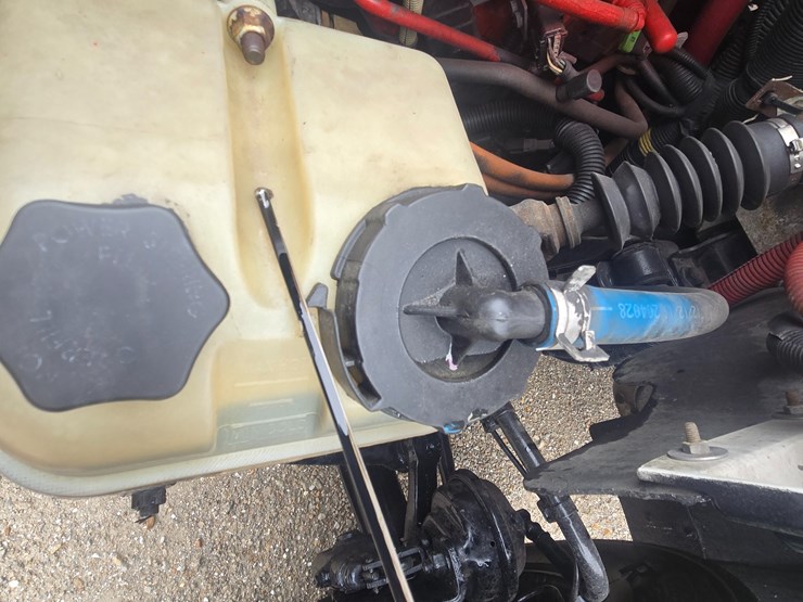 2012-freightliner-m2-106-image-36