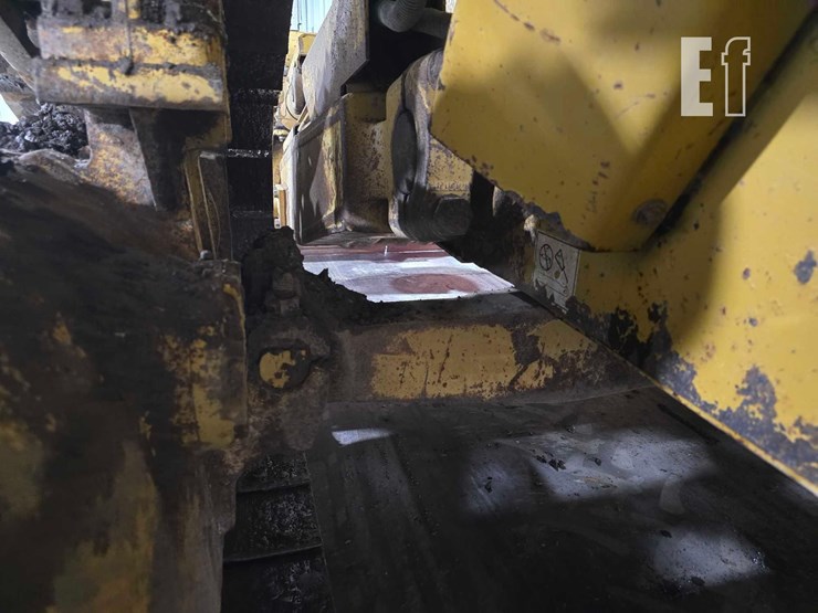 2011-caterpillar-d6t-xw-image-29