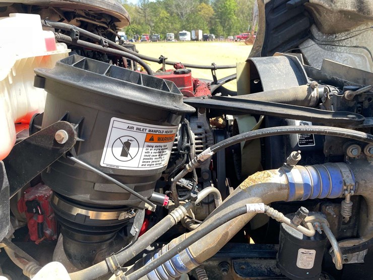 2016-freightliner-m2-106-image-8