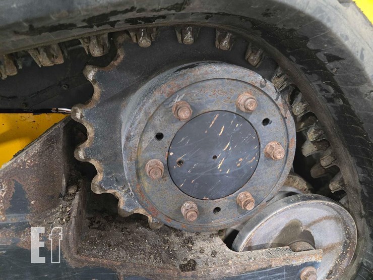 2021-jcb-3ts-8t-image-24