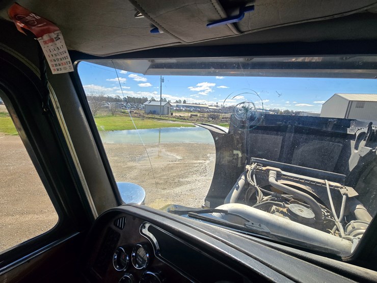 2005-peterbilt-379-image-80