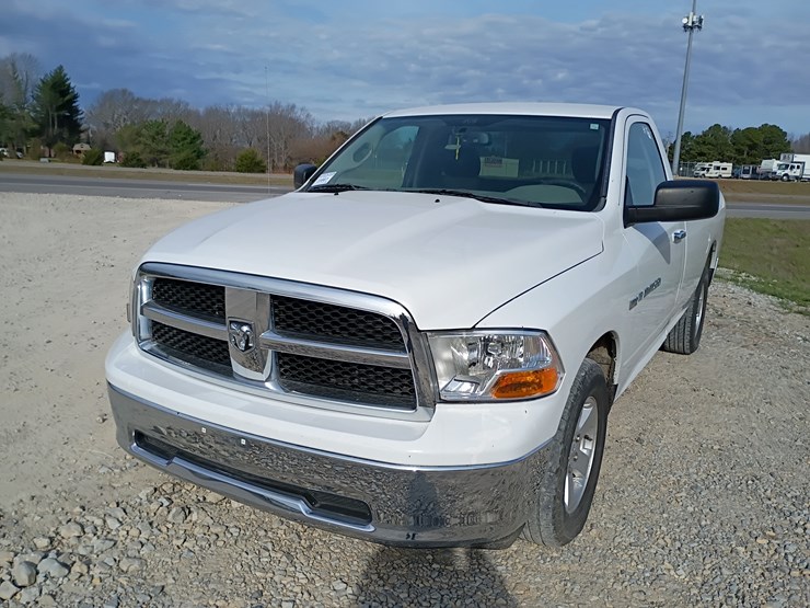 2012-dodge-1500-image-16
