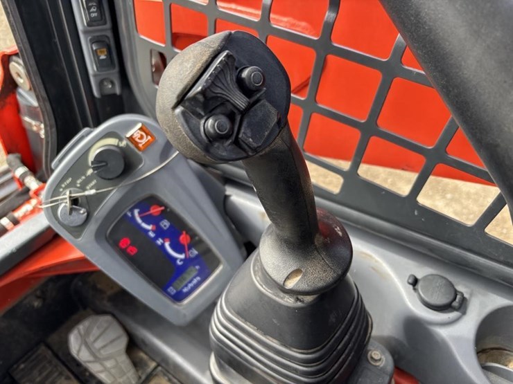 2018-kubota-ssv65-image-23