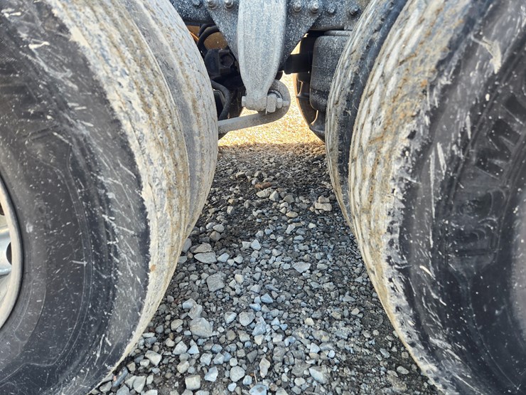 2014-freightliner-cascadia-125-image-92