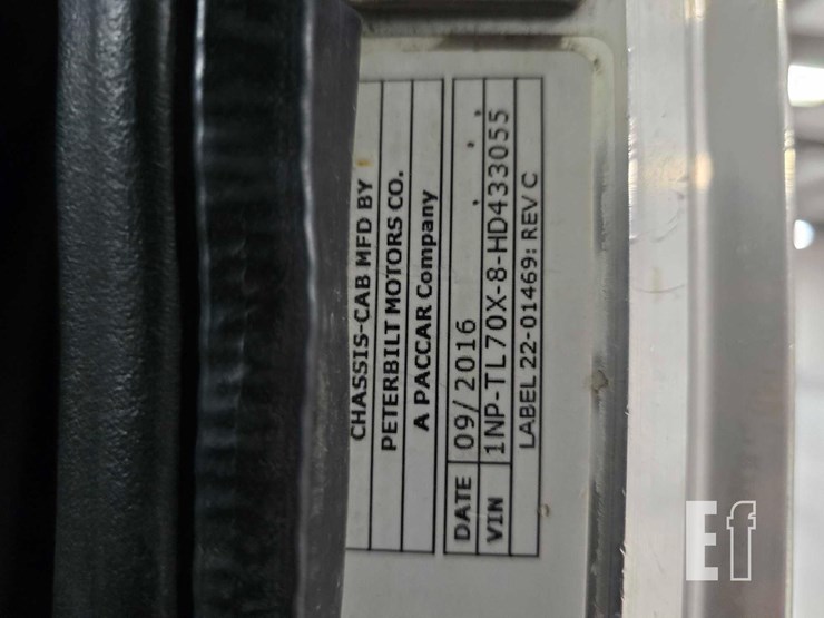 2017-peterbilt-367-image-31