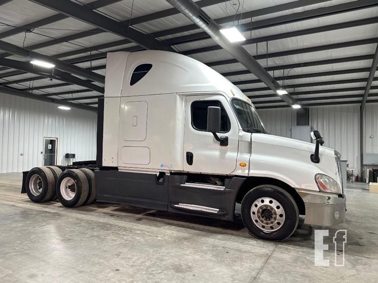 2014-freightliner-cascadia-125-image-2