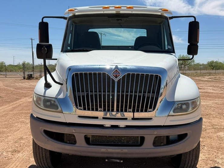 2016-international-durastar-4400-image-3