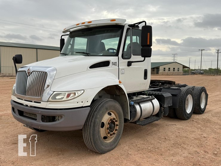 2016-international-durastar-4400-image-2