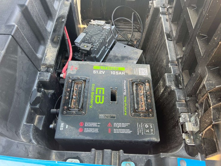 2023-bintelli-6-seater-electric-golf-cart-w/-on-board-charger-(186-miles-showing)-image-7