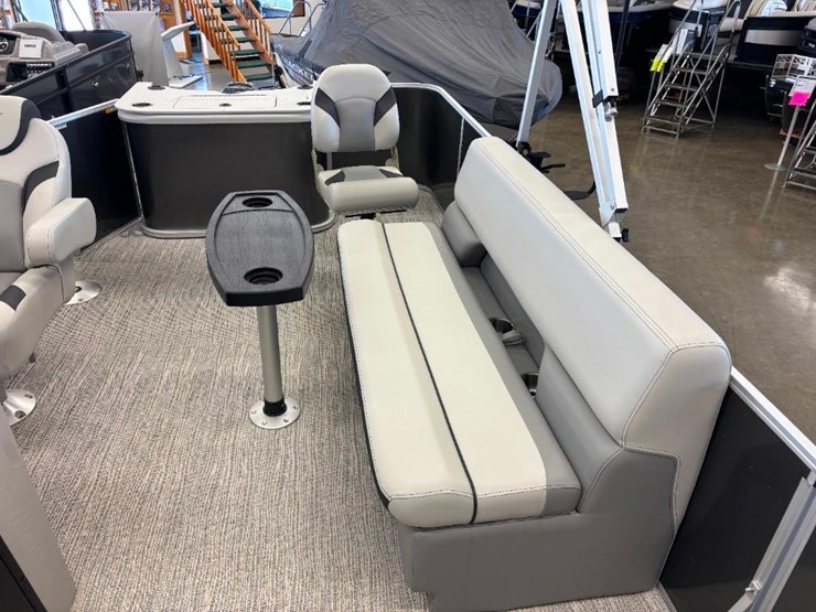 2025-g3-suncatcher-select-18f-pontoon-image-15