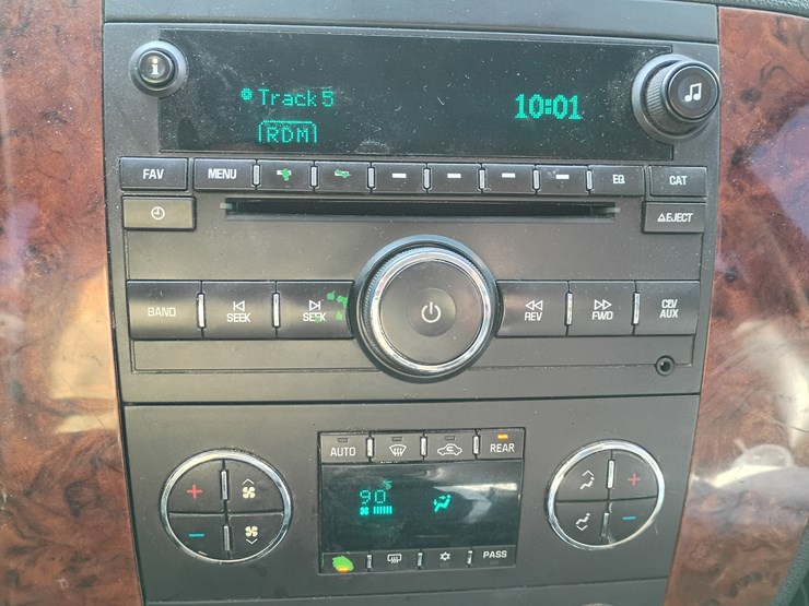 2010-chevrolet-tahoe-image-41