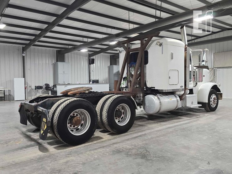 2008-peterbilt-388-image-3