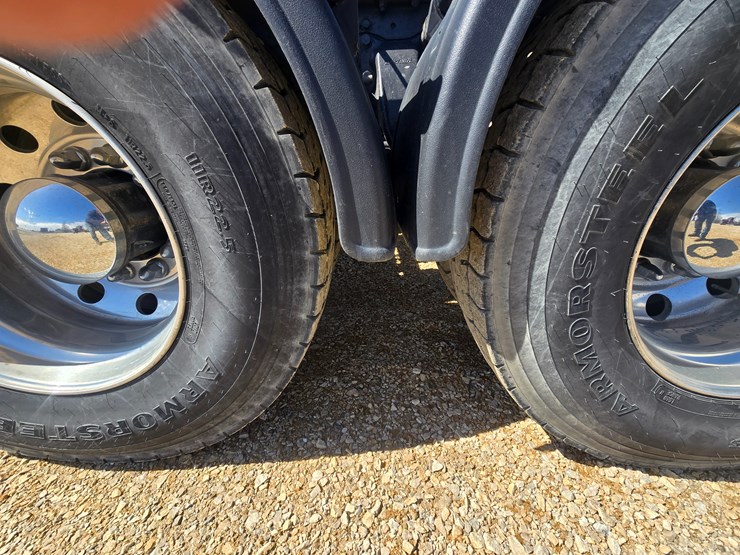 1996-peterbilt-377-image-79