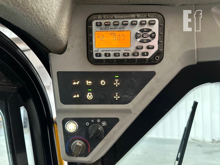 2020-jcb-3ts-8t-image-19