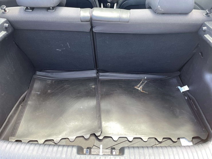 2012-hyundai-veloster-2-door-hatchback-(138,741-miles)-image-15