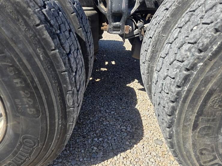 2016-peterbilt-579-image-69