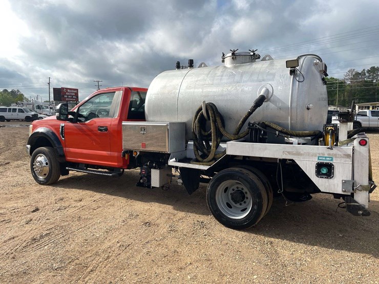 2017-ford-f550-xl-image-2