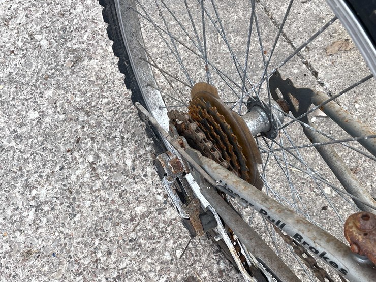 #7073-•-(3)-bikes-(o4)-image-22