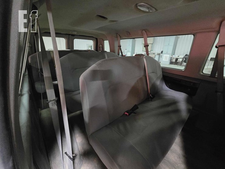 2011-ford-e350-xlt-image-18