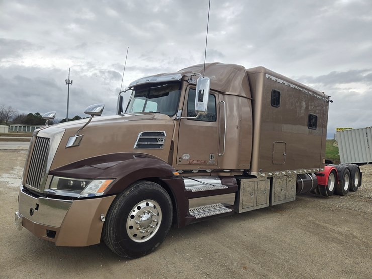 2017-western-star-5700xe-image-3