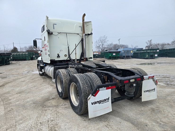 #22593-•-2016-mack-cxu613-pinnacle-sleeper-truck-image-7