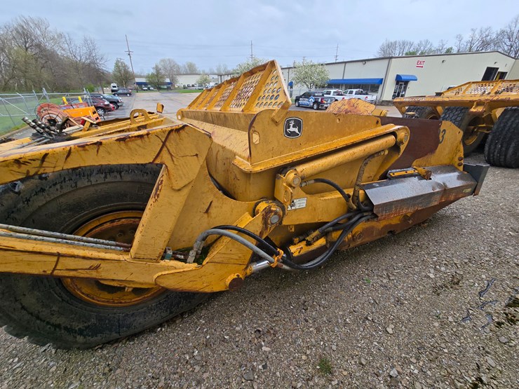 2006-deere-1812c-image-15