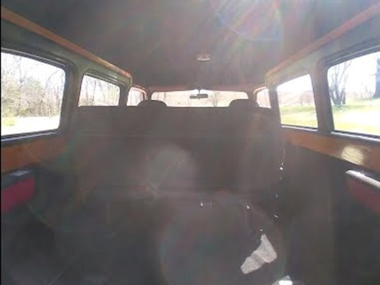 chevrolet-suburban-image-16