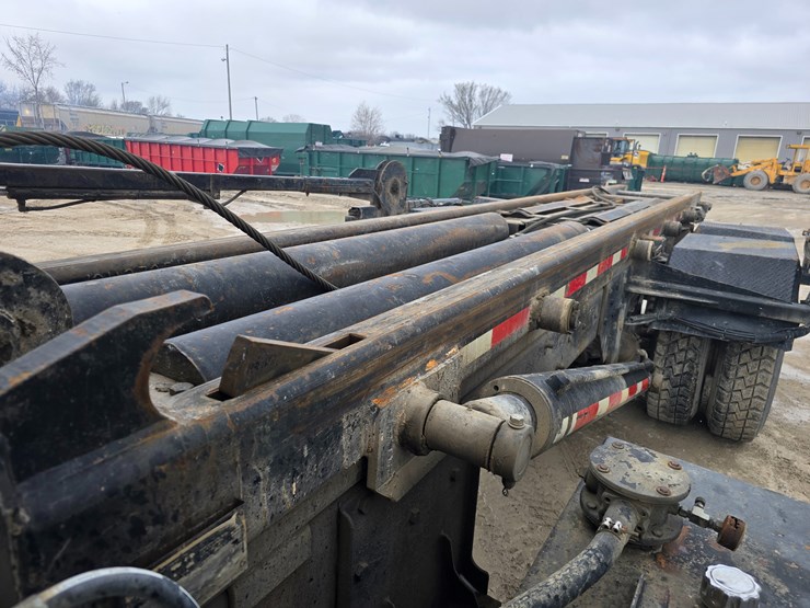 #22591-•-2007-mack-cv713-granite-roll-off-truck-image-68