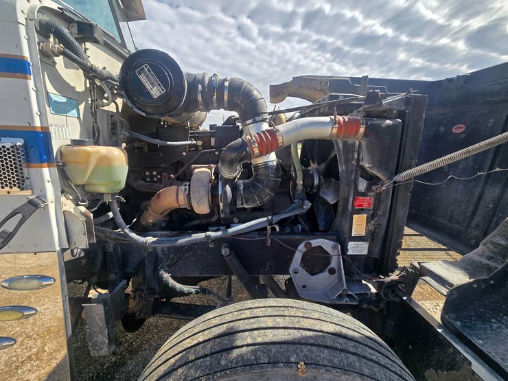 1996-peterbilt-377-image-46