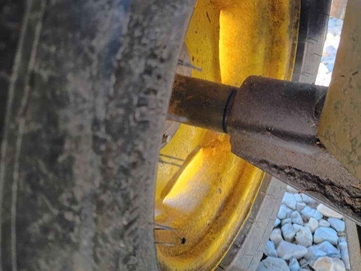 2013-john-deere-1025r-image-82