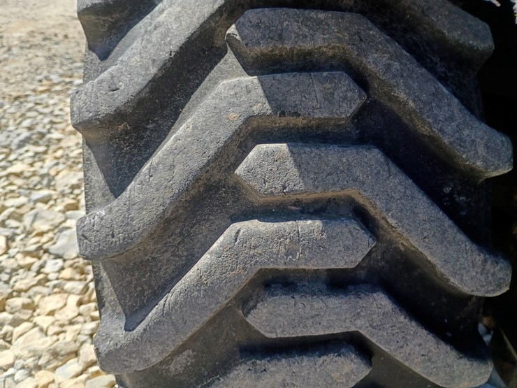 2013-john-deere-1025r-image-81