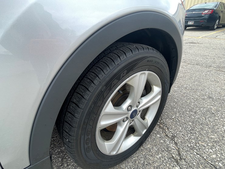 2015-ford-escape-image-13